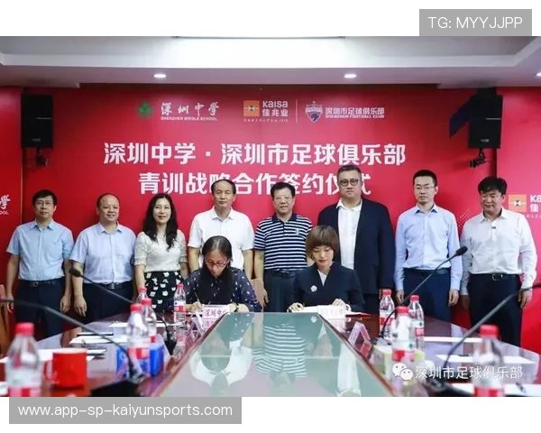 琑队如何推动青训与国际机构的合作交流，青训俱乐部怎么与学校合作